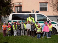 /album/fotogaleria-mala-skola-dopravy1/pri-policajnom-aute-jpg1/
